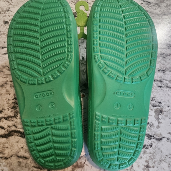 🎄 NWT Crocs size J6 or women's 8 - Picture 2 of 5